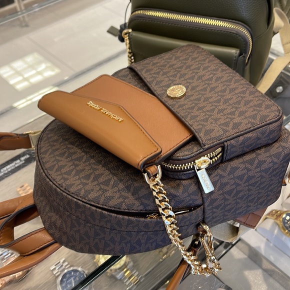 MICHAEL KORS
Maisie Extra-Small Logo 2-in-1 Backpack
Brown 
NWT - Picture 7 of 16